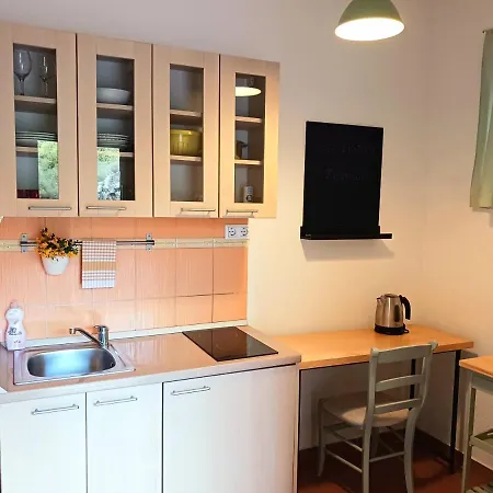 Apartment Tia